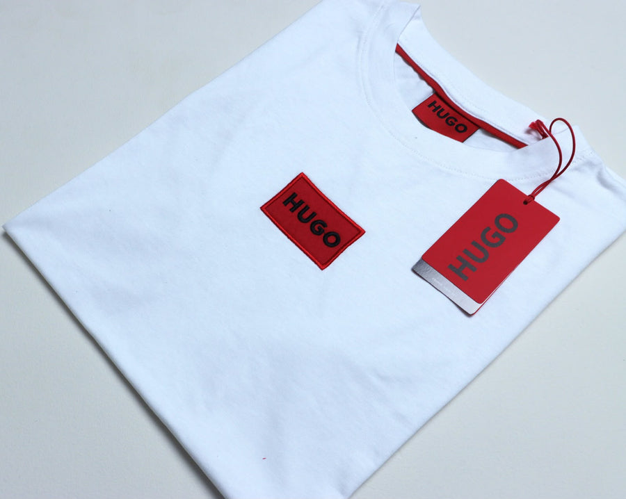 Playera Hugo parche rojo