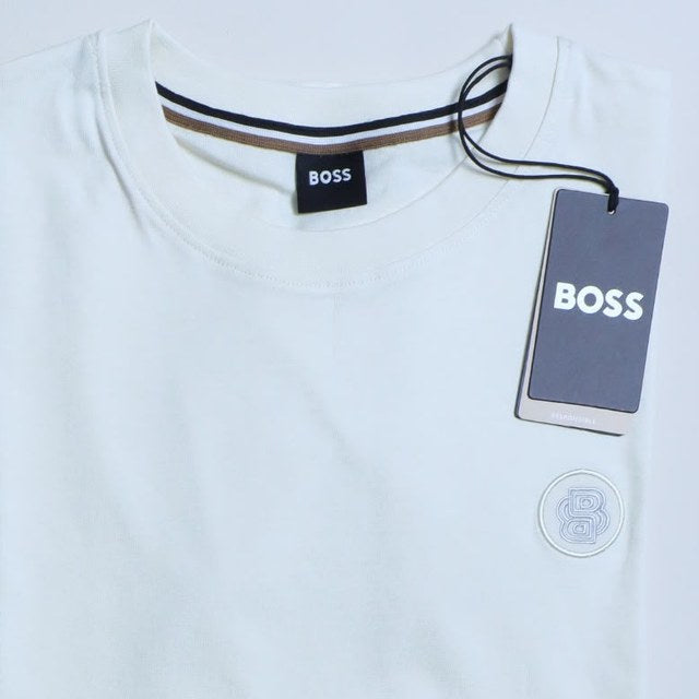 Playera Boss parche circular crema